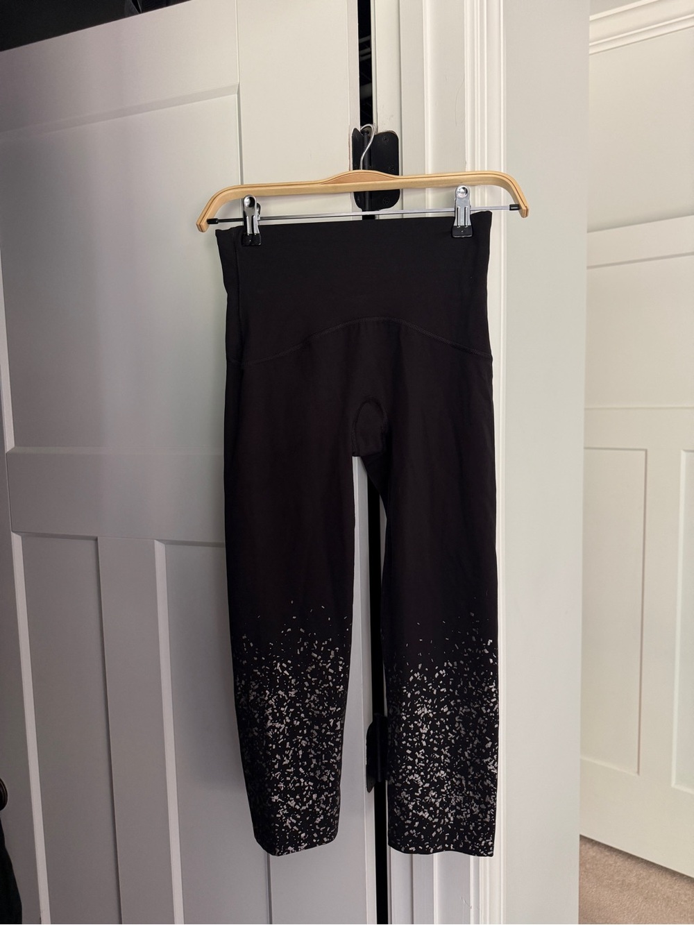Spanx active compression crop metallic confetti print black leggings